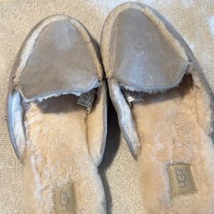 Uggs women house slipper